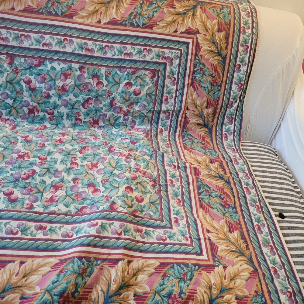 Vintage Floral Multicolor Tablecloth - Picture 3 of 9
